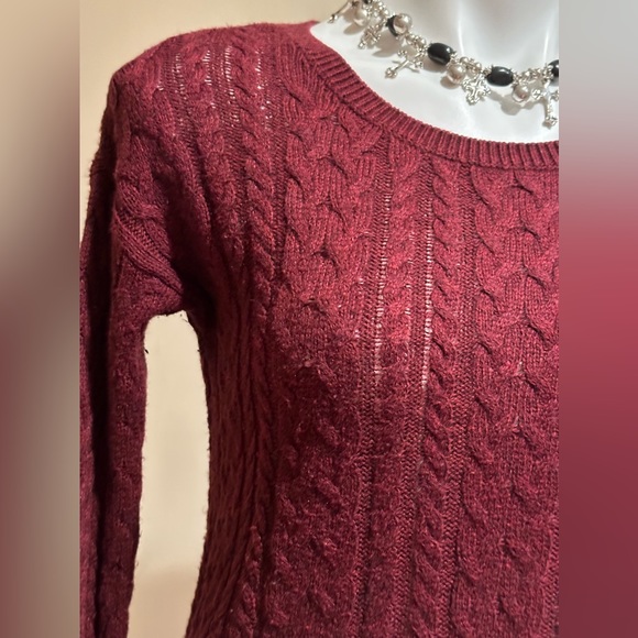 American Eagles Outfitters Red knitted Long Sheer Sleeves Sweater SZ S Good Cond - Picture 2 of 13